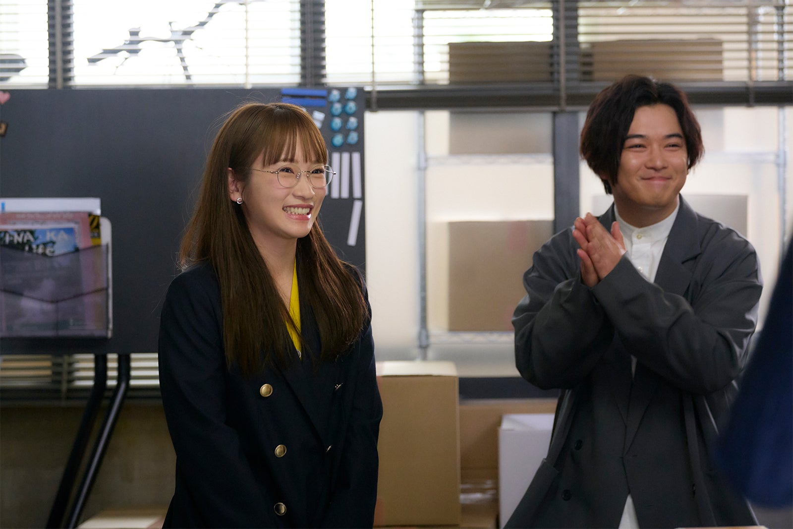 川栄李奈、千葉雄大「ダメマネ！ ―ダメなタレント、マネジメントします―」（C）日本テレビ