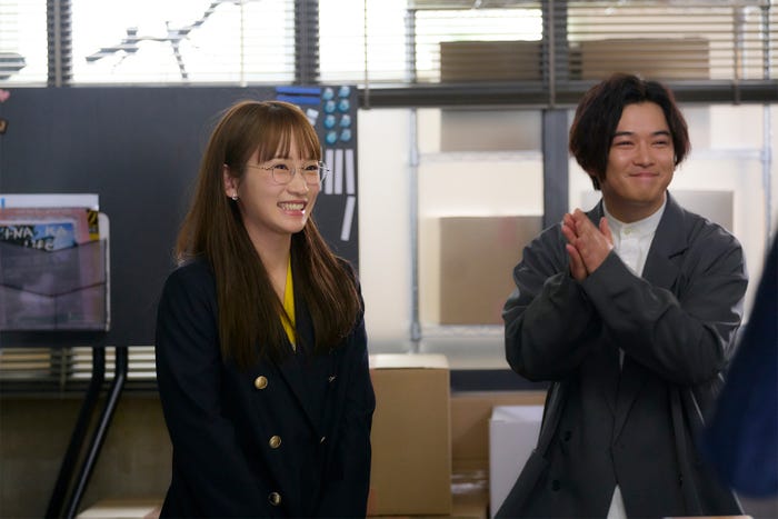 川栄李奈、千葉雄大「ダメマネ! ―ダメなタレント、マネジメントします―」(C)日本テレビ