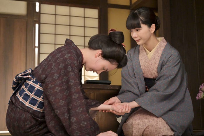 河村ここあ、見上愛「風、薫る」第89話(C)NHK
