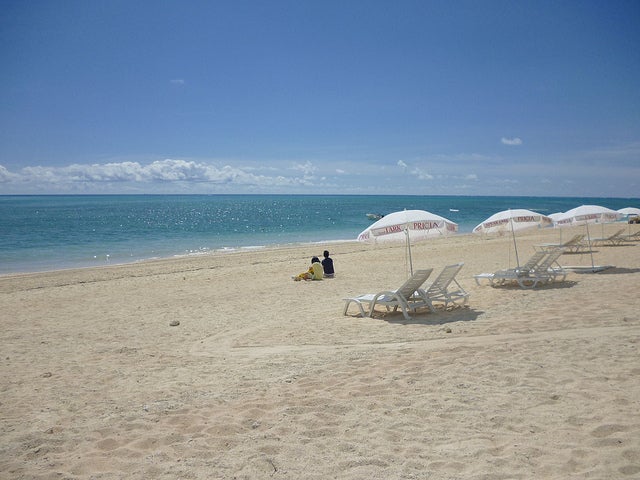 与論最大のビーチ、大金久海岸／photo by Kzaral