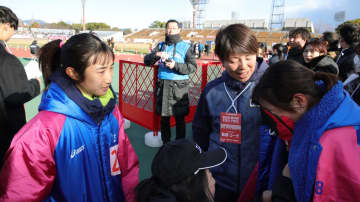 【都道府県女子駅伝】トップランナーからにじんだ献身的姿勢 号泣の選手に声かけ→次世代選手とも交流「走る姿勢や私の考えが」圧倒的な走りも披露