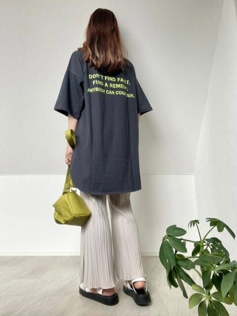 パンツ　コーデ　夏