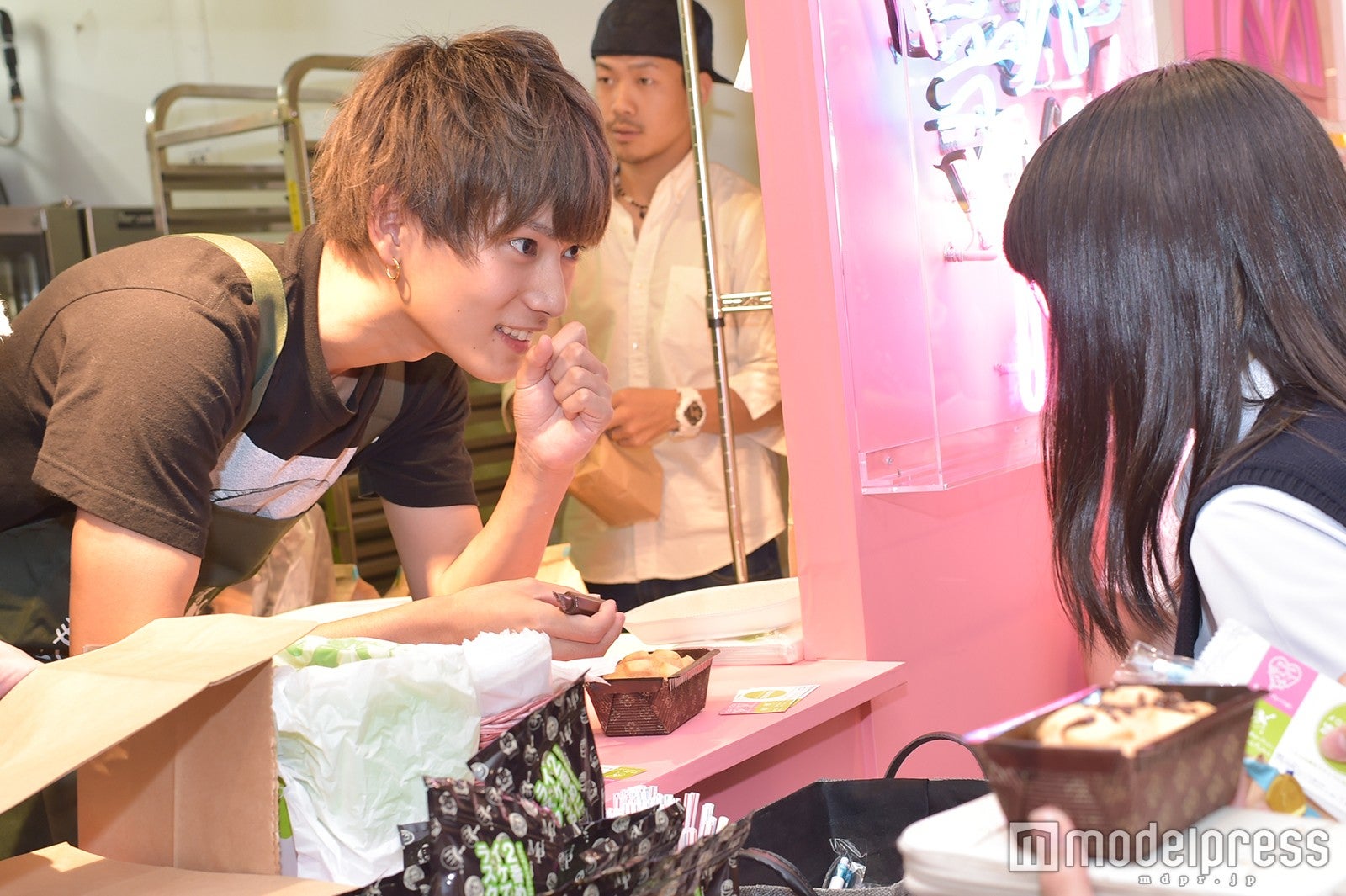 ファンとコミュニケーションをとりながら… （C）モデルプレス