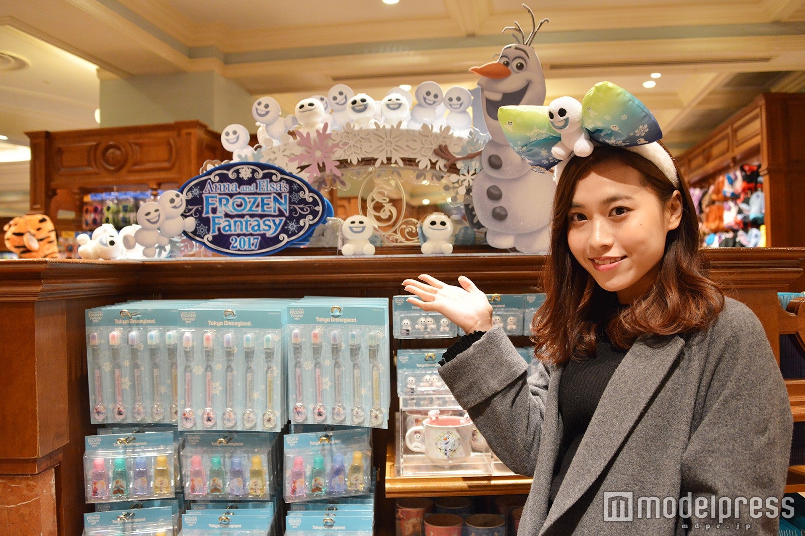 グッズがずらり／モデル：山本沙樹（C）モデルプレス