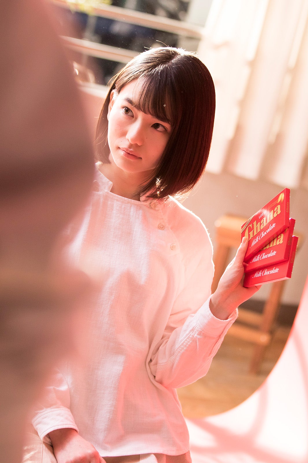 浜辺美波／新CMメイキングカット（提供画像）