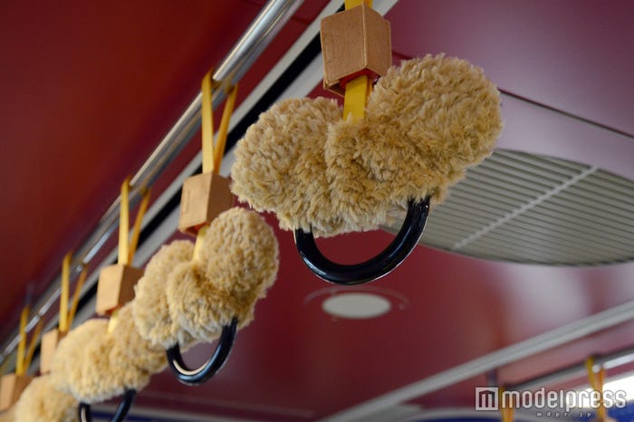 つり革も“ふわもこ”に(C)モデルプレス