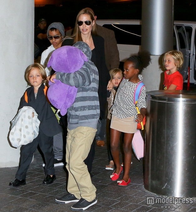 ブラピがいないと大変そう！アンジェリーナ・ジョリーが子ども６人を連れてLAから出発