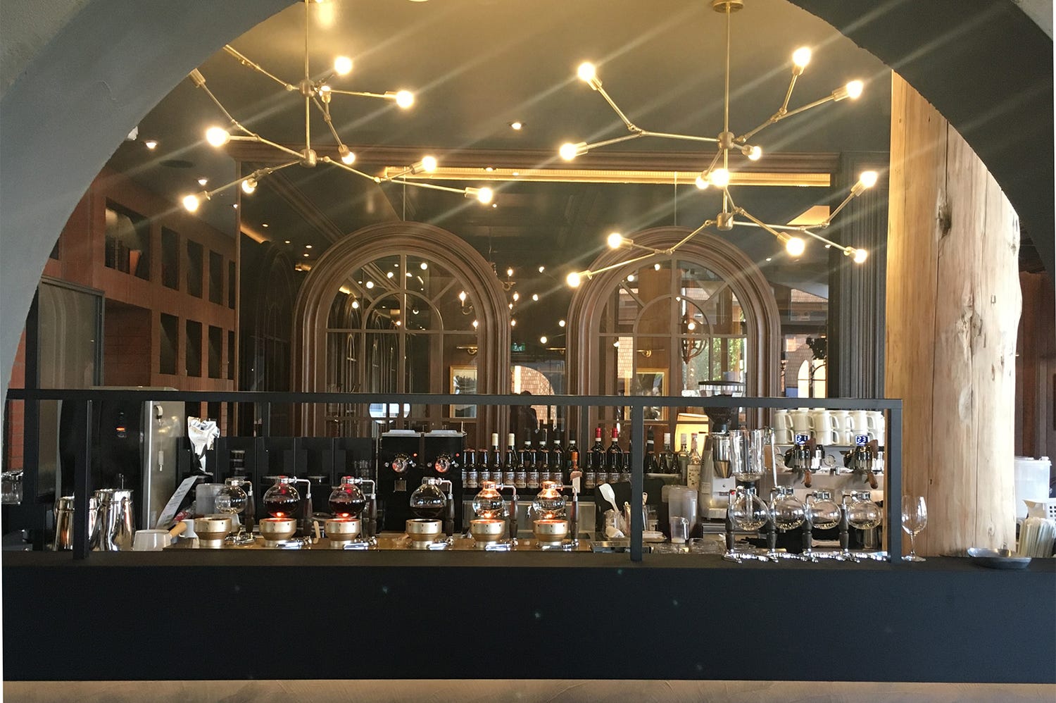 ドトール新業態「ドトール珈琲農園」“コーヒー農園主の邸宅”をイメージ