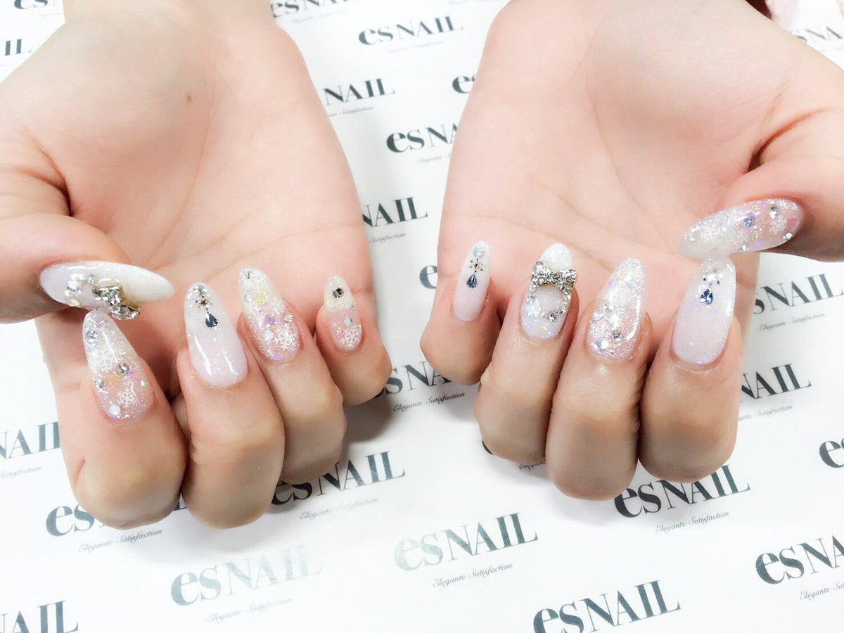 冬にピッタリなホワイトカラー／画像提供：esNAIL