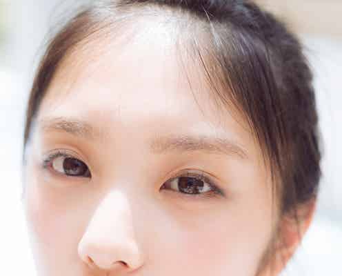 乃木坂46与田祐希がデコ出し、水着姿も!初写真集タイトル&表紙解禁<日向の温度>