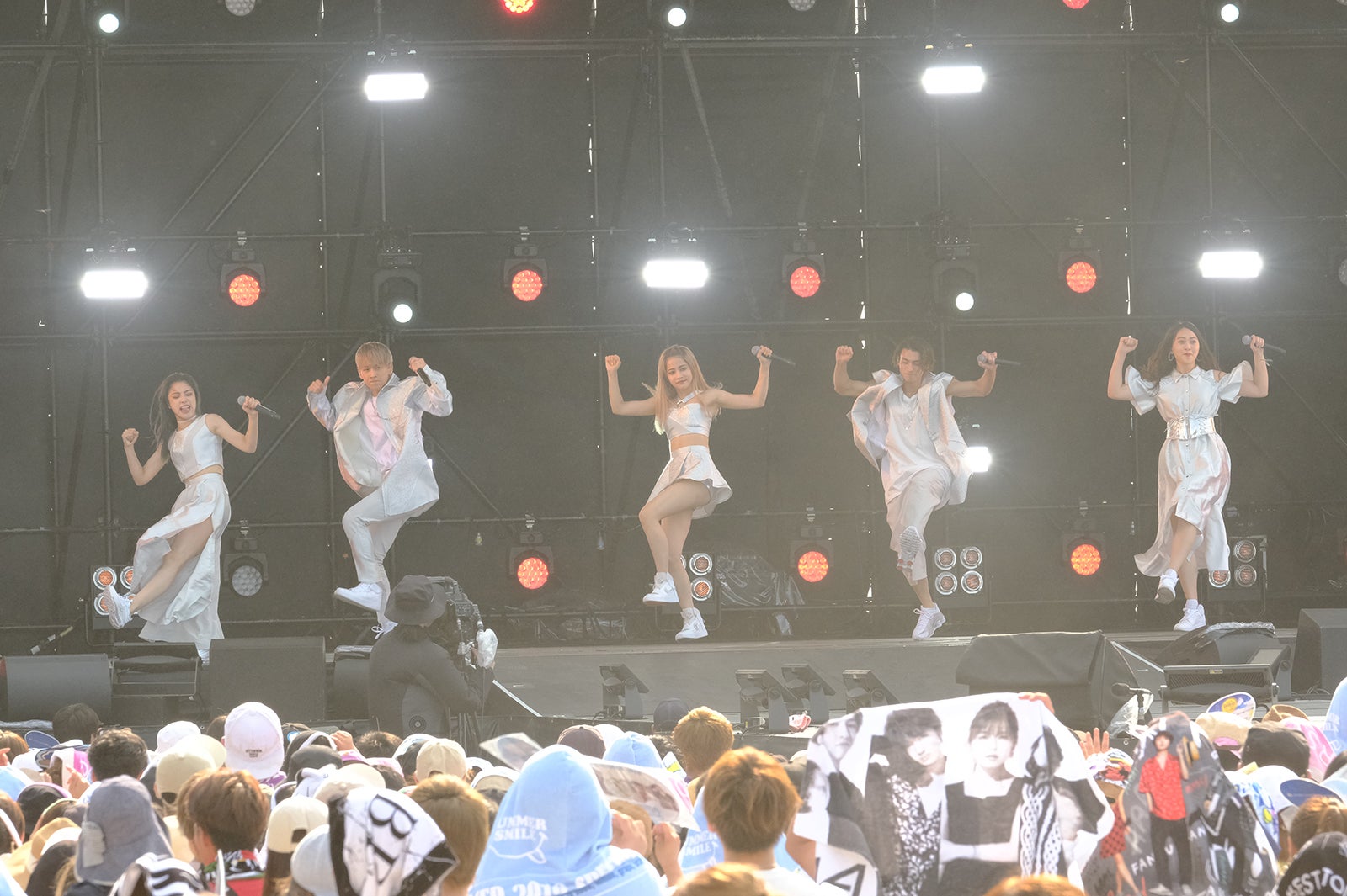 lol（画像提供：avex）