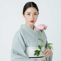モデルプレス - 石原さとみ、新ドラマでヒロイン 峯田和伸と超・格差恋愛<高嶺の花>