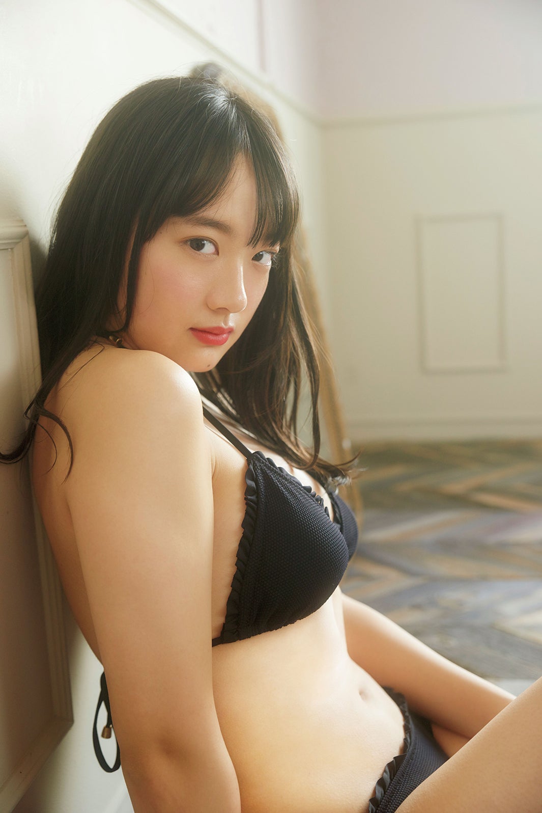 Love大谷映美里 高松瞳 白ビキニで美ボディ競演 モデルプレス