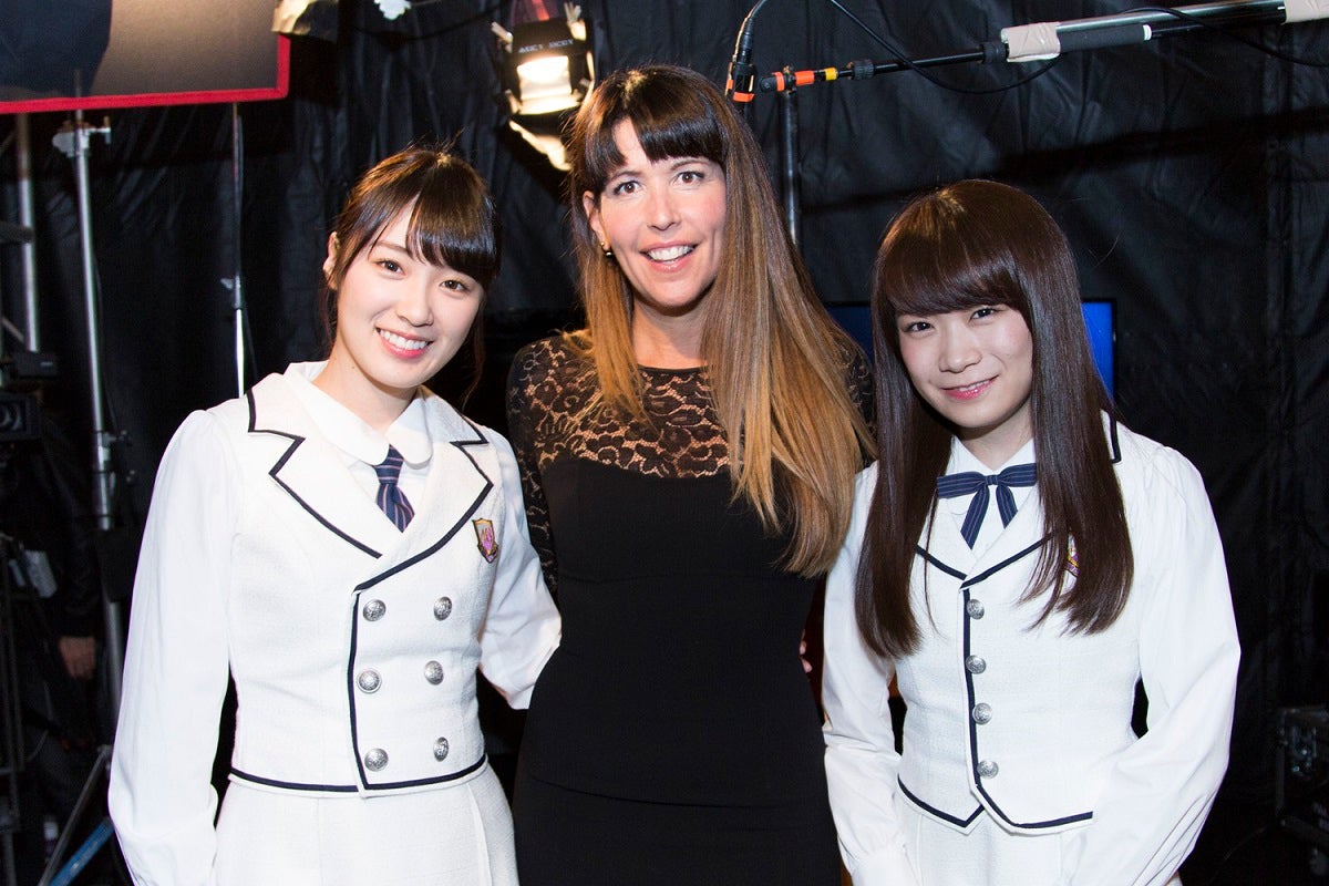 左から高山一実、パティ・ジェンキンス監督、秋元真夏（C）2017 WARNER BROS. ENTERTAINMENT INC.AND RATPAC-DUNEENTERTAINMENT LLC