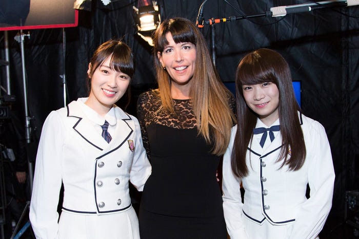 左から高山一実、パティ・ジェンキンス監督、秋元真夏(C)2017 WARNER BROS. ENTERTAINMENT INC.AND RATPAC-DUNEENTERTAINMENT LLC