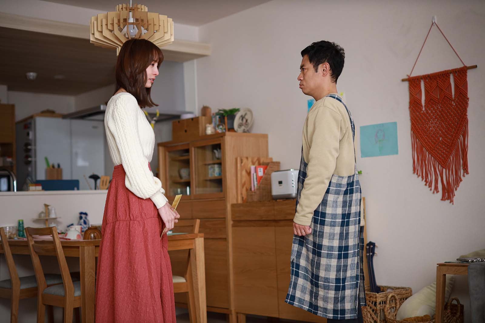 篠田麻里子、伊藤淳史「離婚しない男―サレ夫と悪嫁の騙し愛―」最終話より（C）テレビ朝日