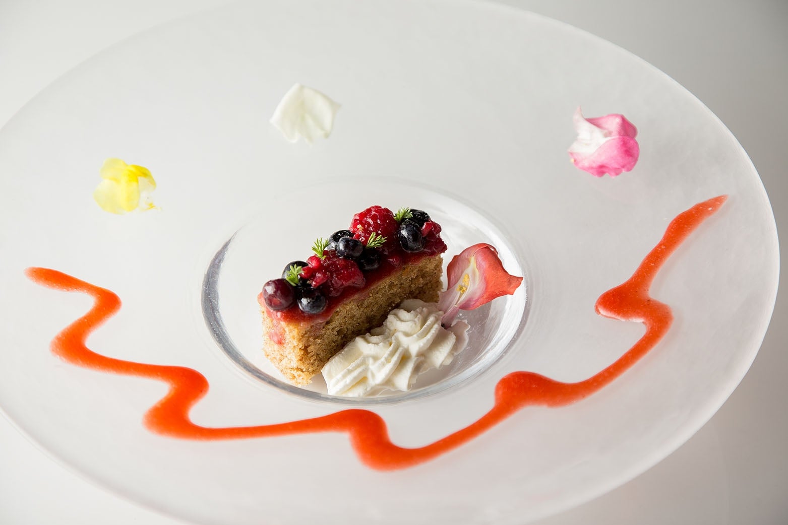 野菜がおいしいレストラン　軽井沢ロンギングハウス／画像提供：軽井沢スイーツ散歩事務局