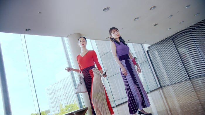 沢尻エリカ 泉里香 コミカルで可愛いダンス披露 モデルプレス 沢尻エリカ 泉里香 コミカルで可愛いダンス披露 モデルプレス