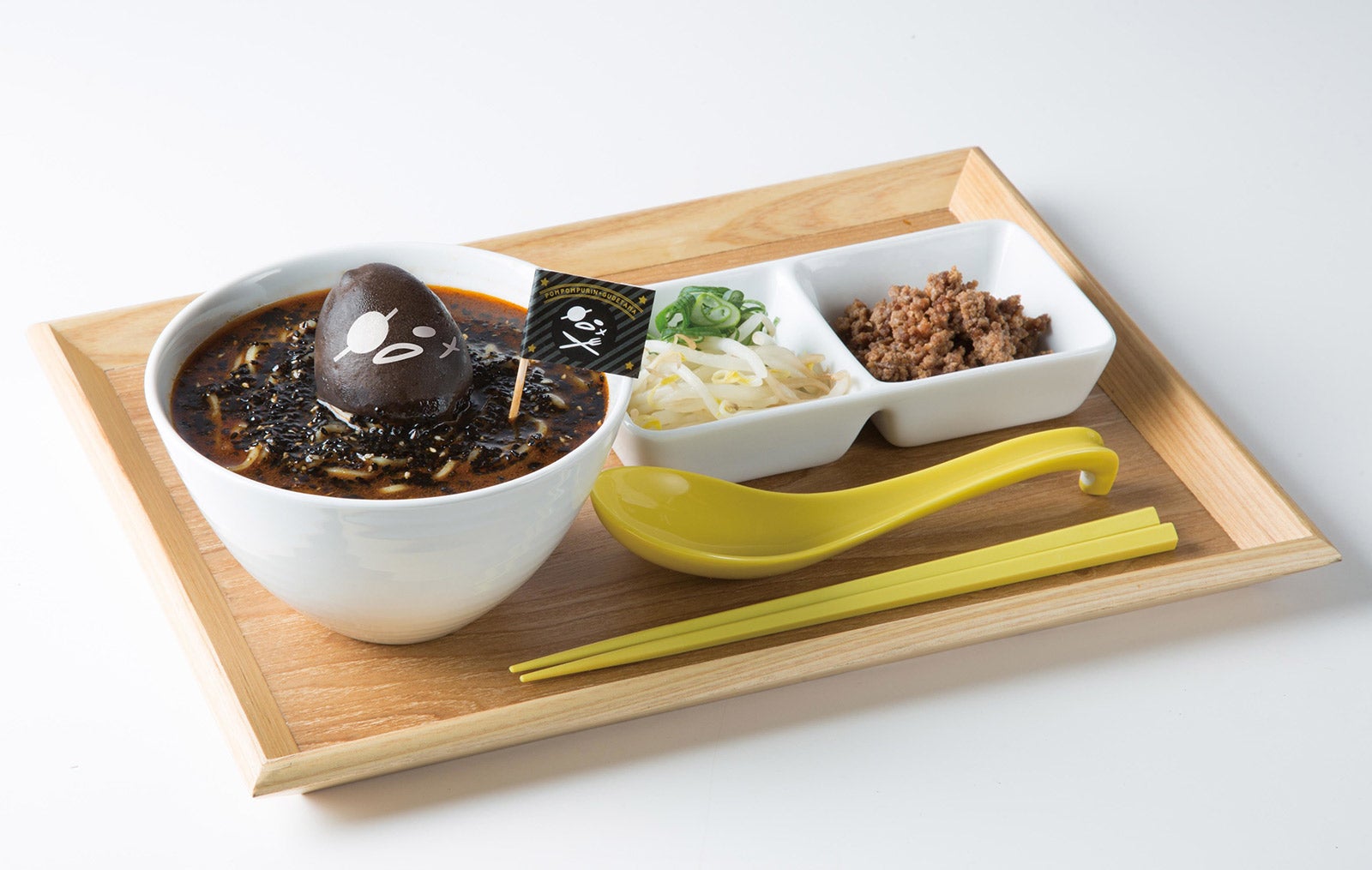 ぐで～っと in 腹黒ごま坦々麺（横浜限定）1,190円（税抜）（C）1996, 2013,2018 SANRIO CO., LTD. APPROVAL NO.S584328