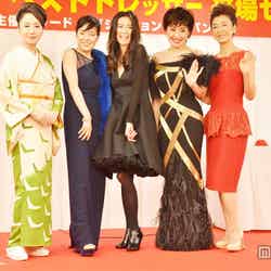 左から：岩下志麻、桃井かおり、萬田久子、小林幸子、高橋惠子