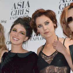 ケイティ・フィッツジェラルド、シェネイ・グライムス、ジェシカ・ストループ、YOSHIKI