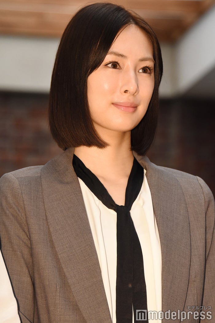 北川景子 演技 ショートヘアを絶賛される さすがキマるな フェイクニュース モデルプレス 北川景子 演技 ショートヘアを絶賛される さすがキマるな フェイクニュース モデルプレス