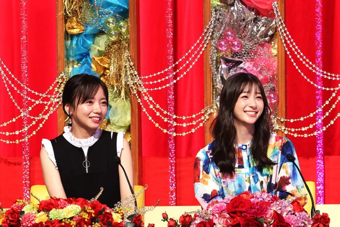 齊藤京子、足立梨花(C)フジテレビ