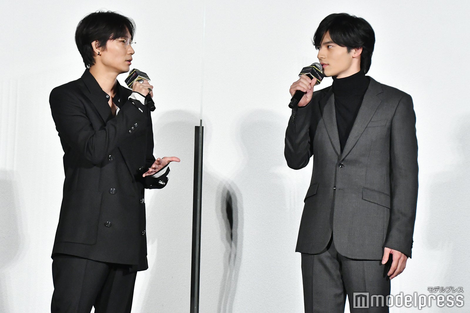 綾野剛、岡田健史 （C）モデルプレス