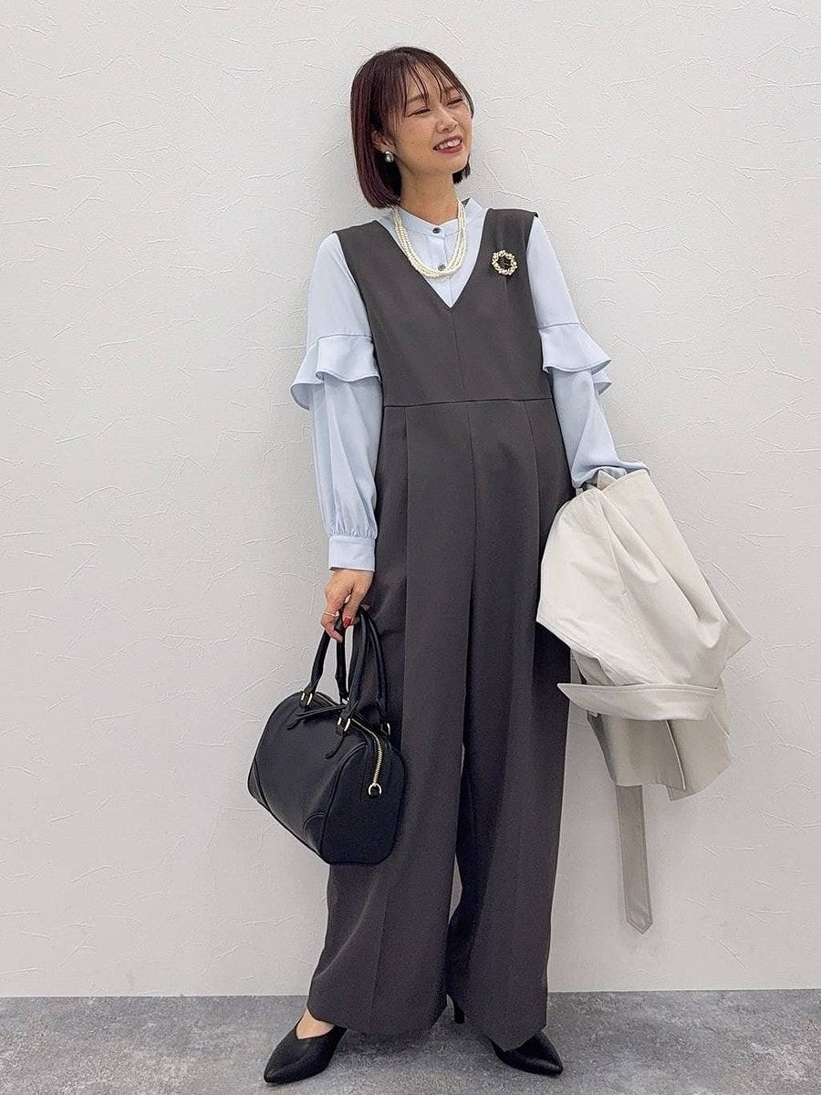 グローバルワークのストレッチオールインワンとブラウスセット