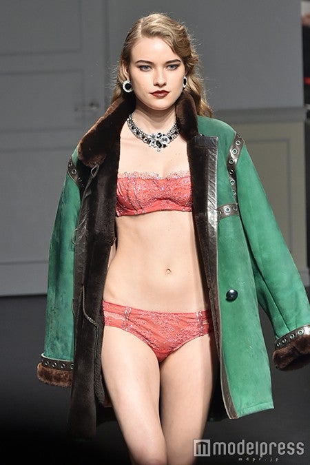 ショーの様子（C）モデルプレス