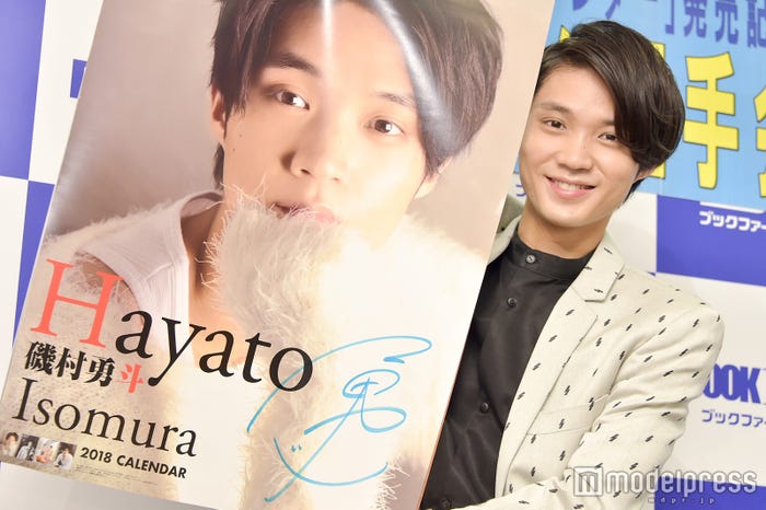 カレンダーは「ベッドやデスクの横とかよく見える位置に置いてほしい」(C)モデルプレス