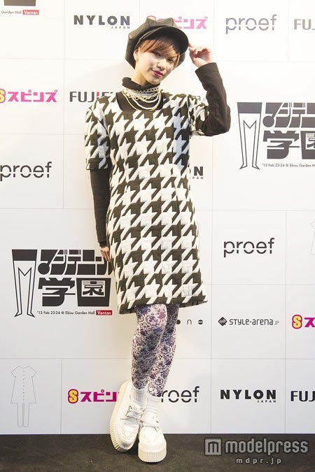 原宿系人気読モ、キュートなタイツルックでファッション業界を活性化