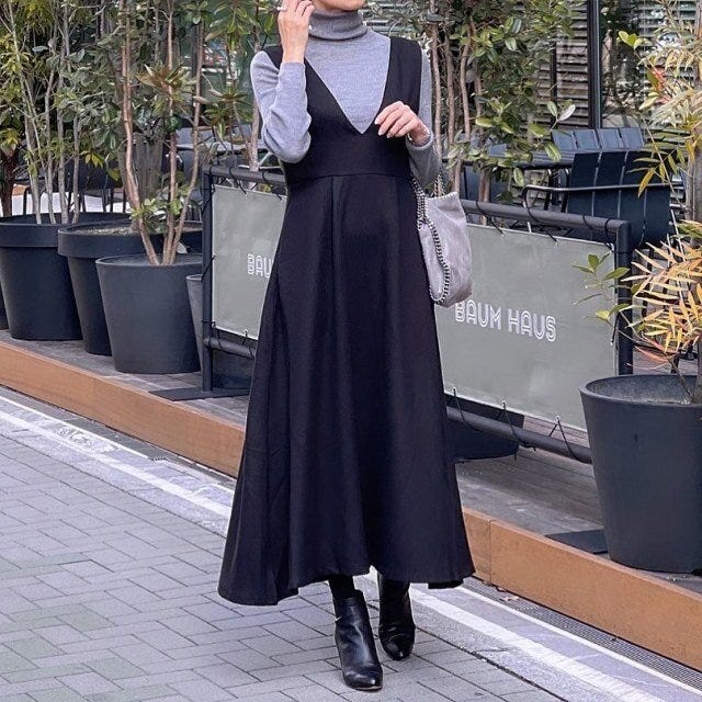 黒ジャンスカコーデ 季節の変わり目におすすめの黒ジャンスカコーデ