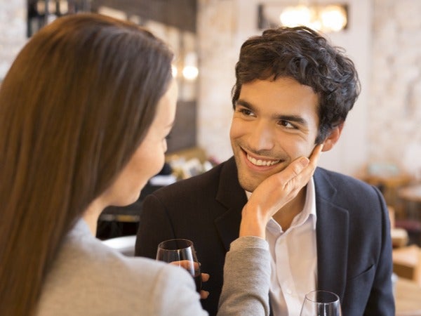 男性にモテる あざと可愛い小悪魔女子 の特徴4選 モデルプレス