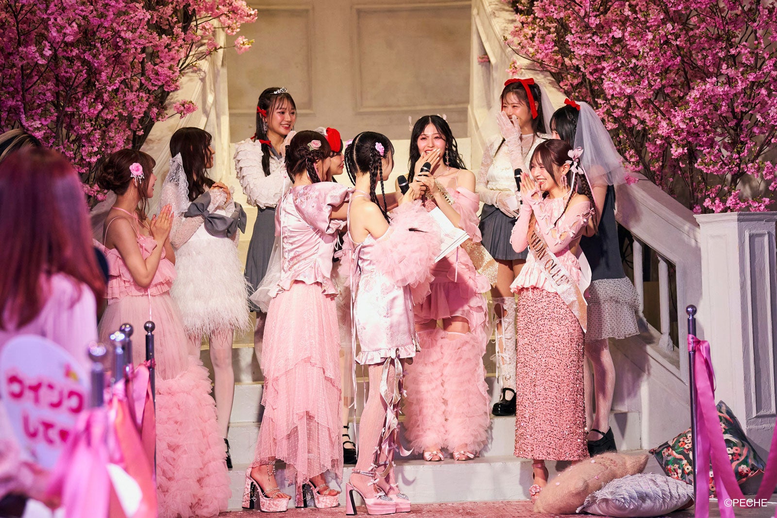 （上段左から）古澤里紗、斎藤みらい（中段左から）渡辺美優紀、益若つばさ、吉井美優、越智ゆらの（下段左から）三上悠亜、菅野結以、中村里砂、吉木千沙都（提供写真）