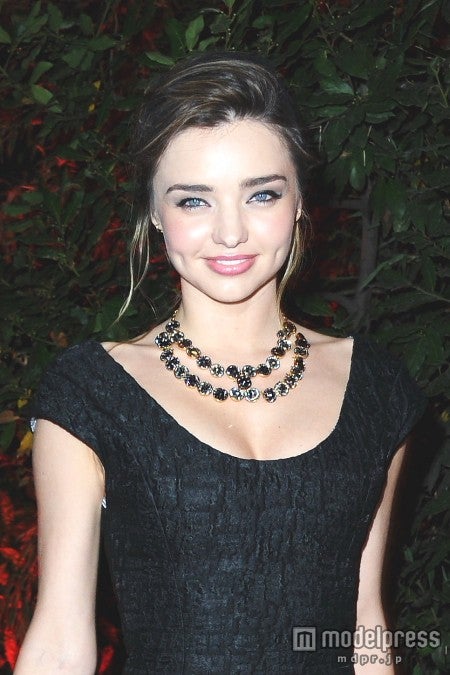 あのミランダ・カーがイラッ!!ドライバーを「バカ」呼ばわり