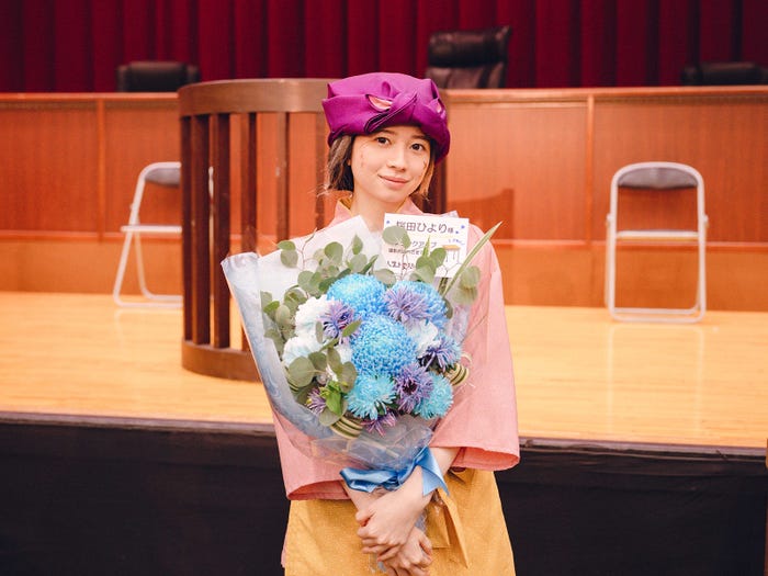 桜田ひより(C)2026映画「人生を変えたコント」製作委員会