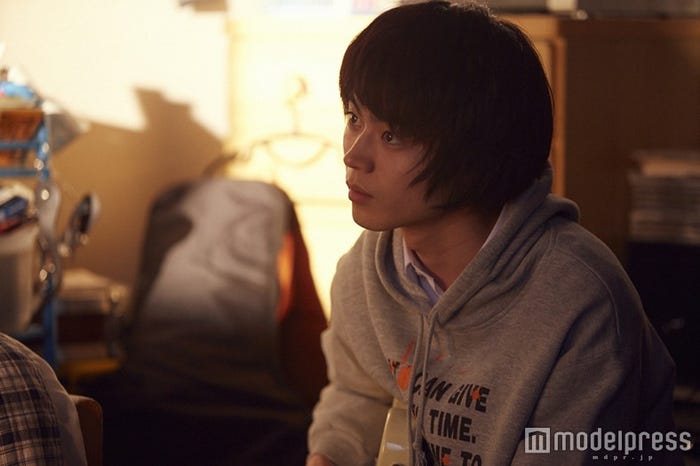 大貴の葛藤を繊細な表情の変化で表現/映画『ピンクとグレー』(1月9日公開)より(C)2016「ピンクとグレー」製作委員会