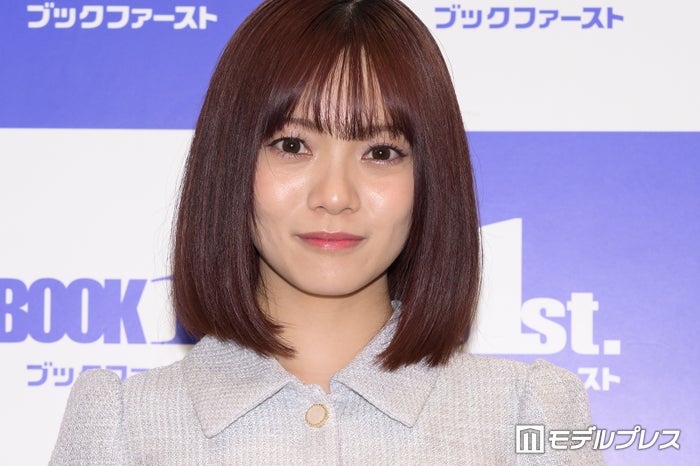 宮田愛萌、ツインテール×ミニワンピ姿で美脚スラリ「透明感が半端ない」「脚が真っ直ぐで綺麗すぎる」の声