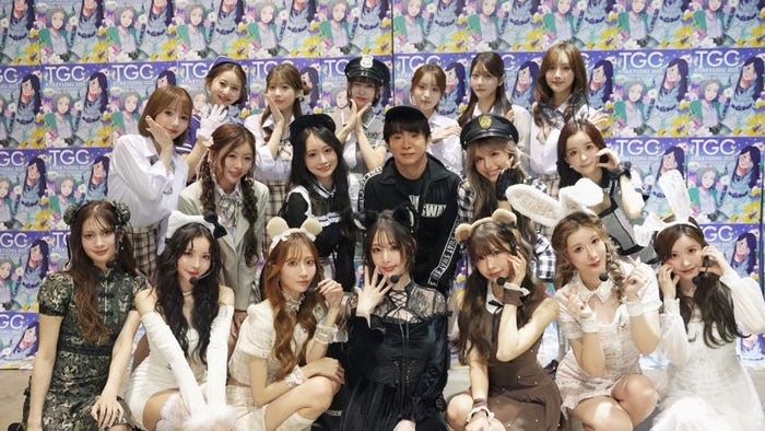 ステージ裏でよゐこの濱口優と記念撮影/画像提供:ABEMA番組「チャンス学校チェンジ科」