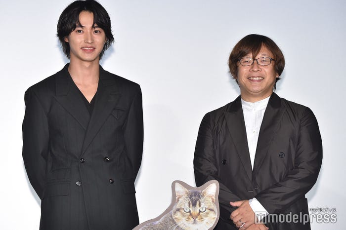 山崎賢人、三木孝浩監督(C)モデルプレス