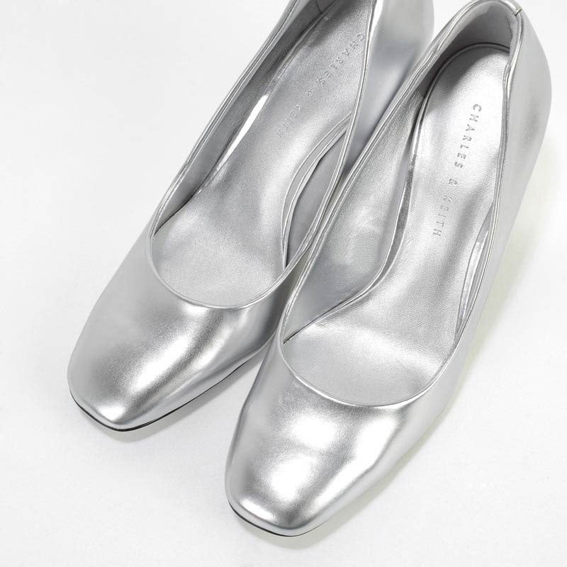 カバードパンプス「CHARLES & KEITH」7,452円（税込）／画像提供：CHARLES & KEITH OFFICIAL ONLINE STORE