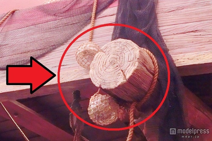 丸太とガラスの浮きの飾りでミッキーに/TDS