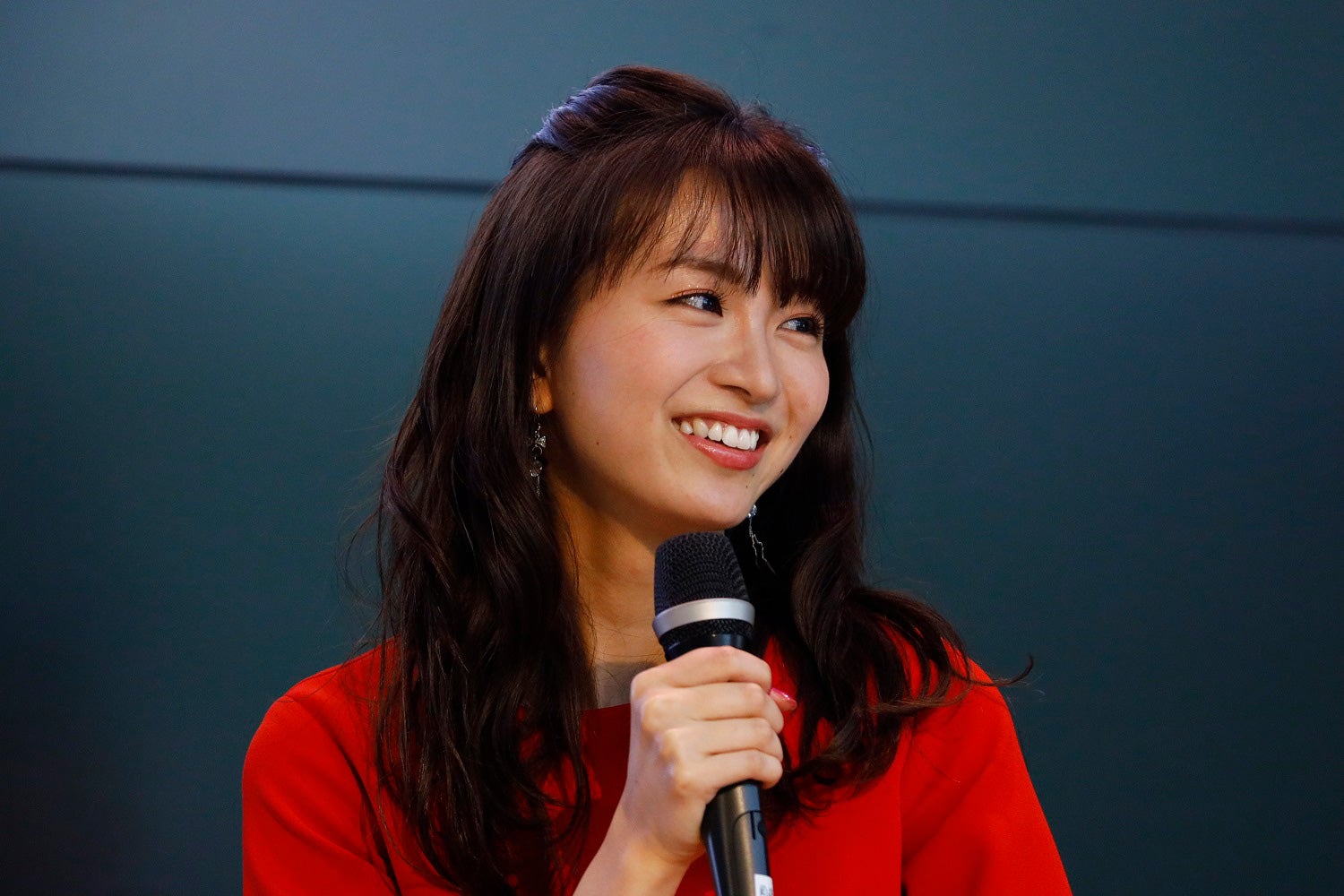 岡崎紗絵（C）カンテレ・BSフジ