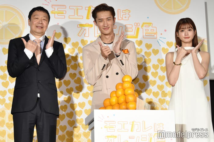 「モエカレはオレンジ色」モエキュン御礼舞台挨拶に登壇した村上正典監督、岩本照、生見愛瑠(C)モデルプレス