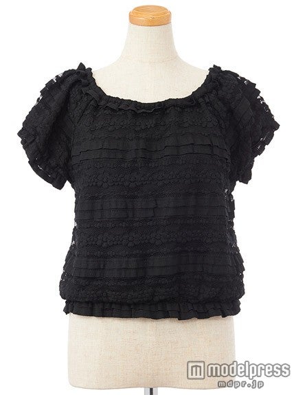 フリルレースオフショルトップス「Supreme.La.La」9,612円(税込)