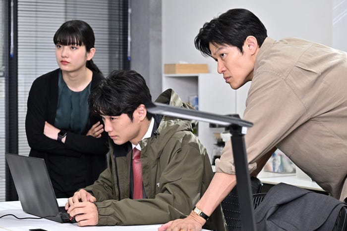 蒔田彩珠、中川大輔、鈴木亮平「リブート」第5話(C)TBS