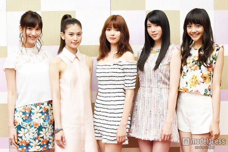 ViVi八木アリサ、Seventeen三吉彩花ら“貴重な5ショット”実現　アミューズ期待の美女たちが語り合う　モデルプレスインタビュー
