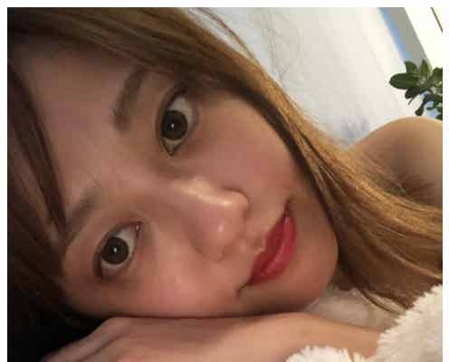 菊地亜美「赤リップだけ」“すっぴん無加工ノンフィルター”写真公開 絶賛の声相次ぐ