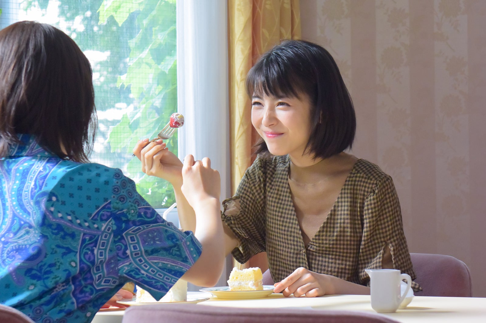 浜辺美波／メイキングカット（提供画像）